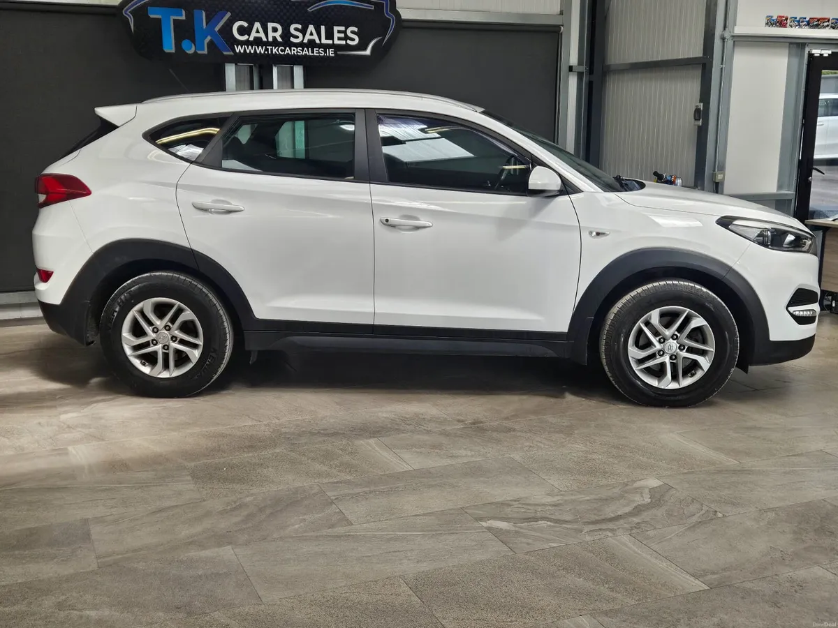 17 HYUNDAI TUCSON 1.7 DIESEL COMFORT EDITION - Image 2