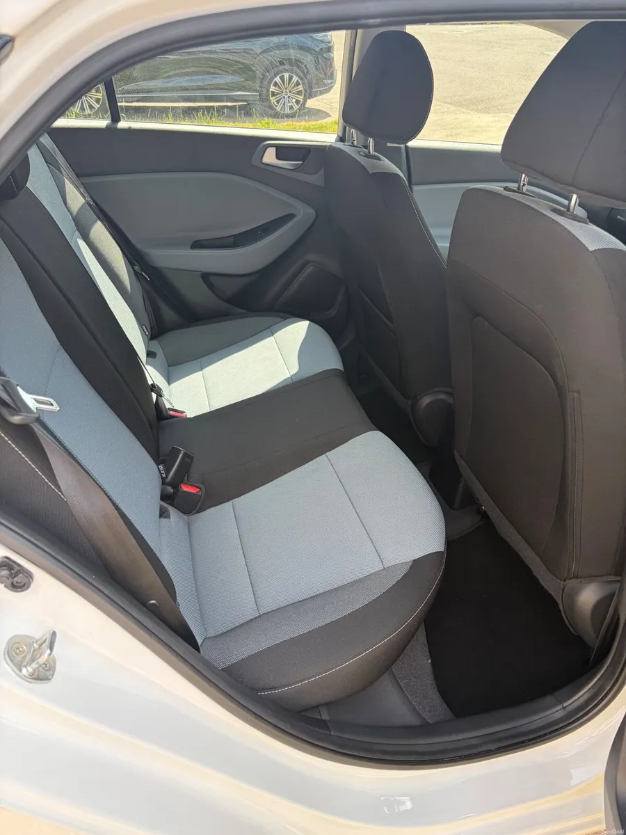 Hyundai i20 2017 - Image 2