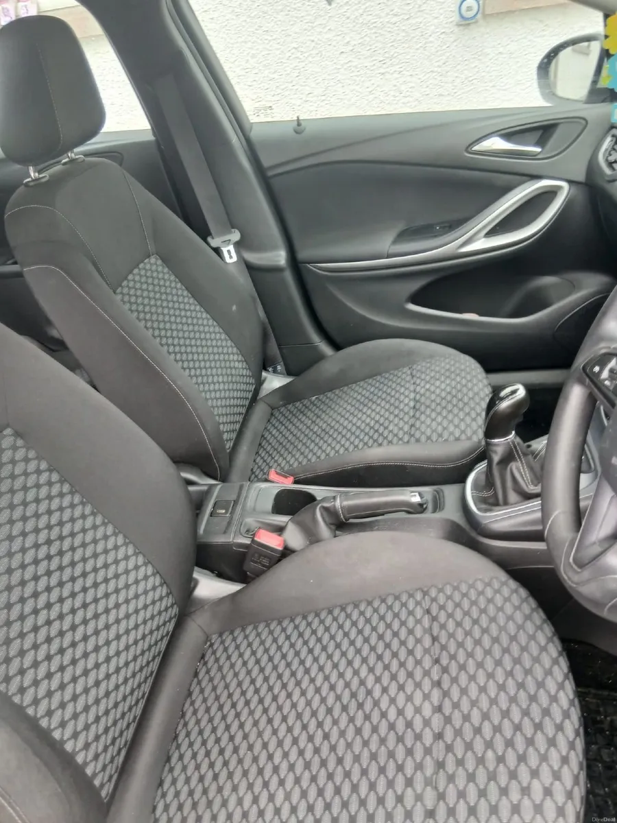 Opel Astra 2019 - Image 3