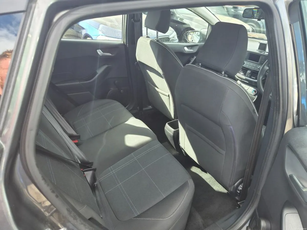 Ford Fiesta Zetec 1.1 70PS 5M 4DR - Image 6
