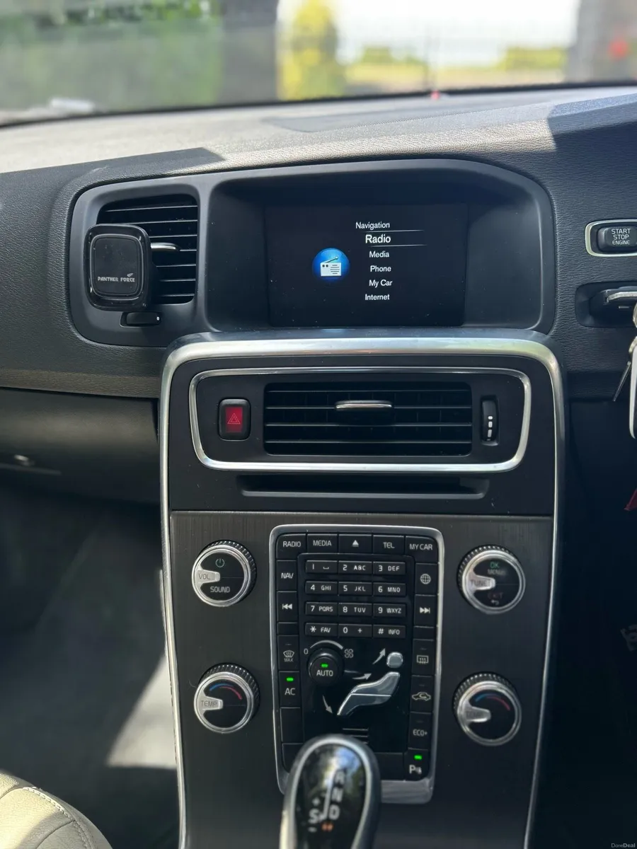 Volvo v60 - Image 3