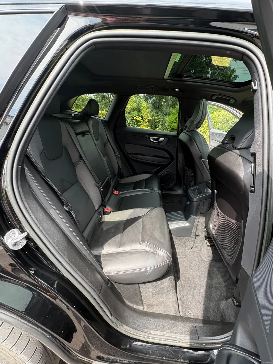 Volvo XC60 2023 - Image 2
