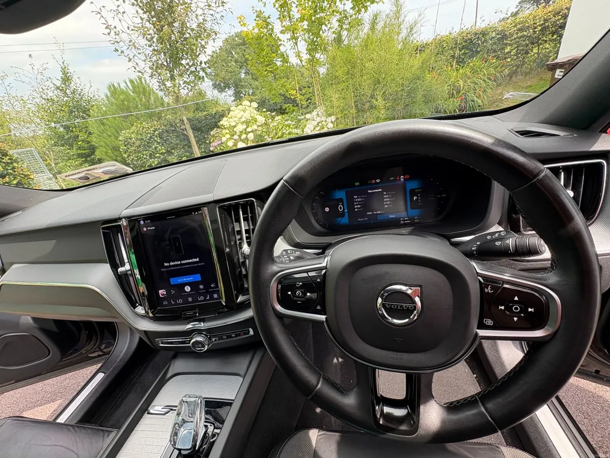 Volvo XC60 2023 - Image 3
