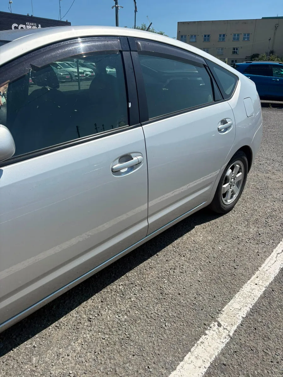 MINT Toyota Prius 2012 AUTOMATIC - Image 2