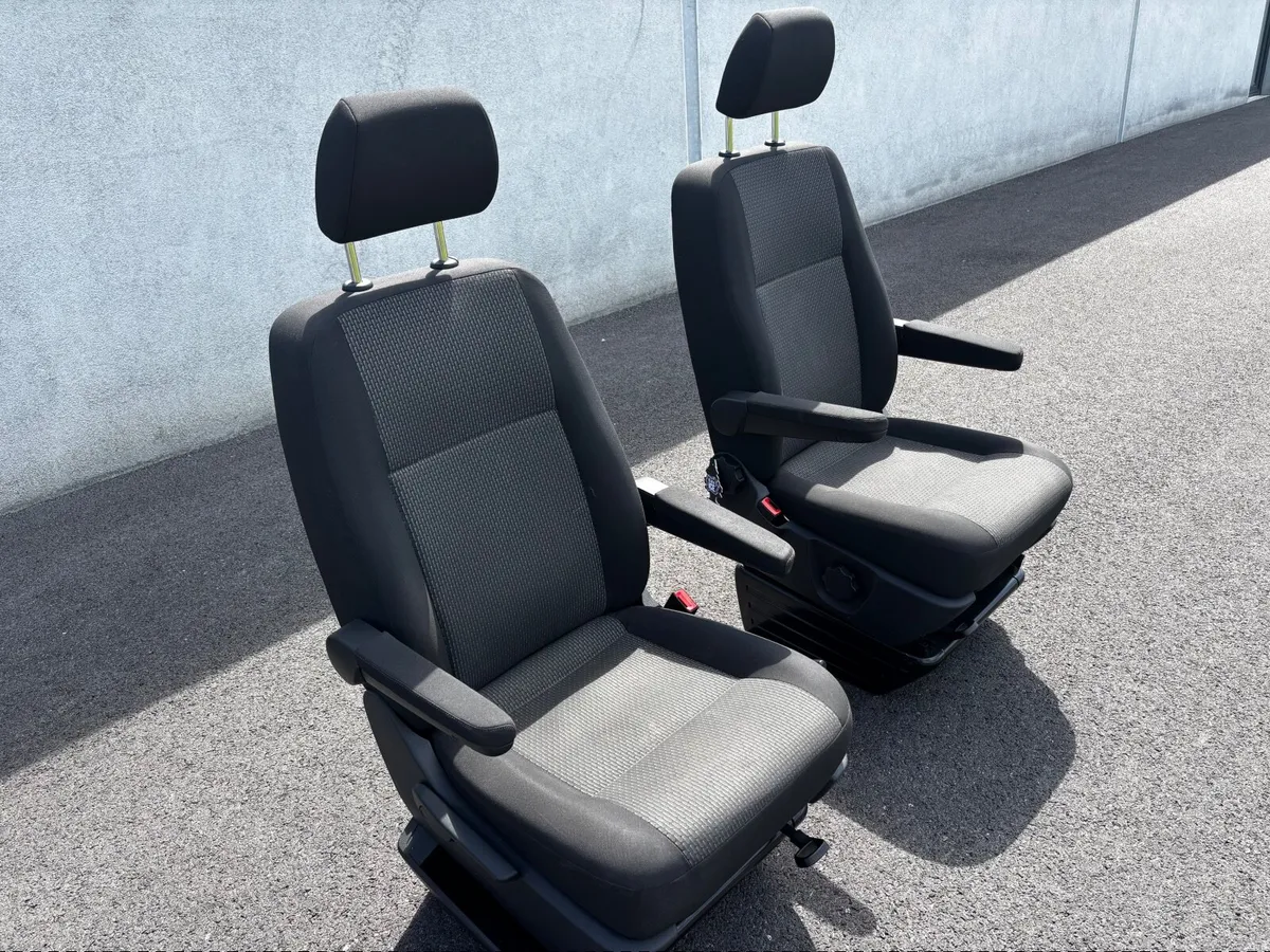 Volkswagen Transporter 2021 - Image 3
