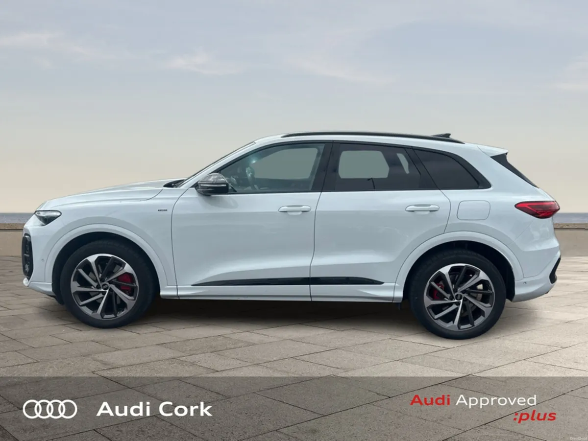 Audi Q5 E-HYBRID 220KW QUATTRO S-LINE WITH BLACK S - Image 4