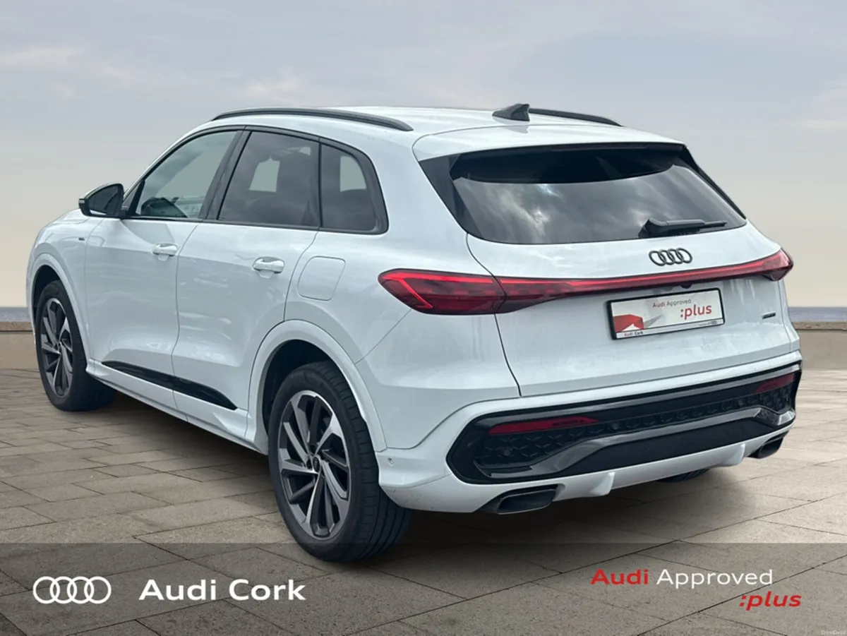 Audi Q5 E-HYBRID 220KW QUATTRO S-LINE WITH BLACK S - Image 5