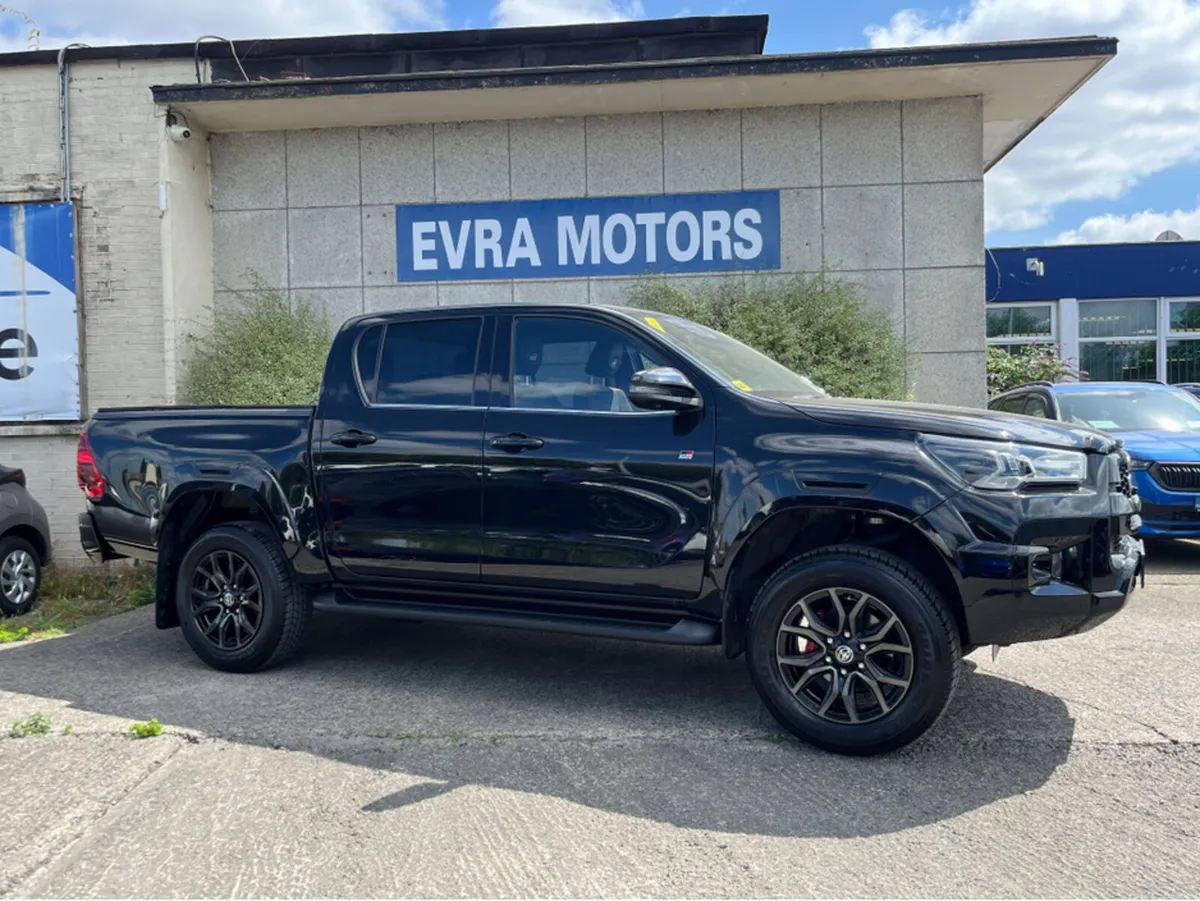 Toyota Hilux GR SPORT AUTOMATIC 2.4 DIESEL //HIGH - Image 3