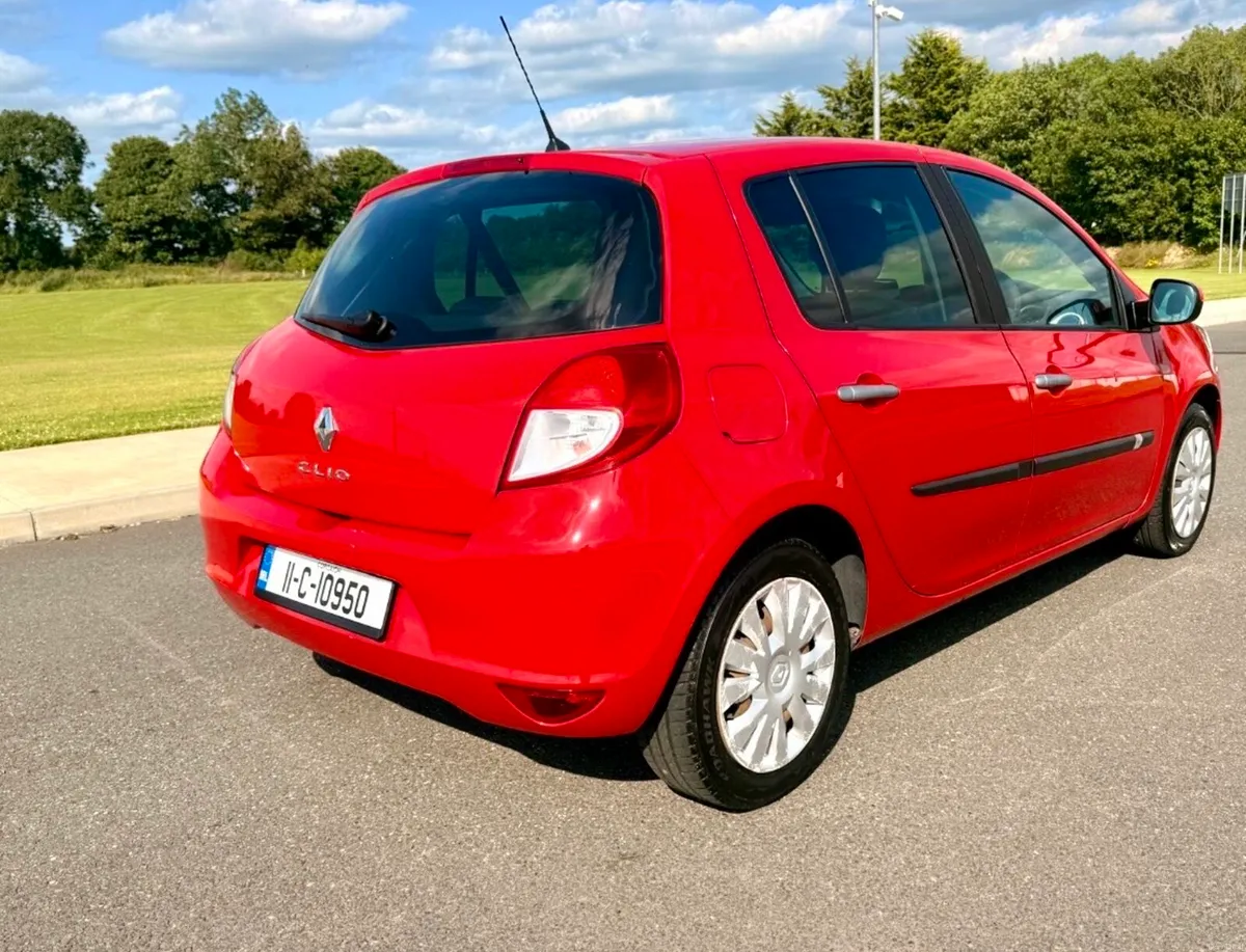 11 Renault Clio 1.5dci New Nct & Taxed €2895 - Image 2