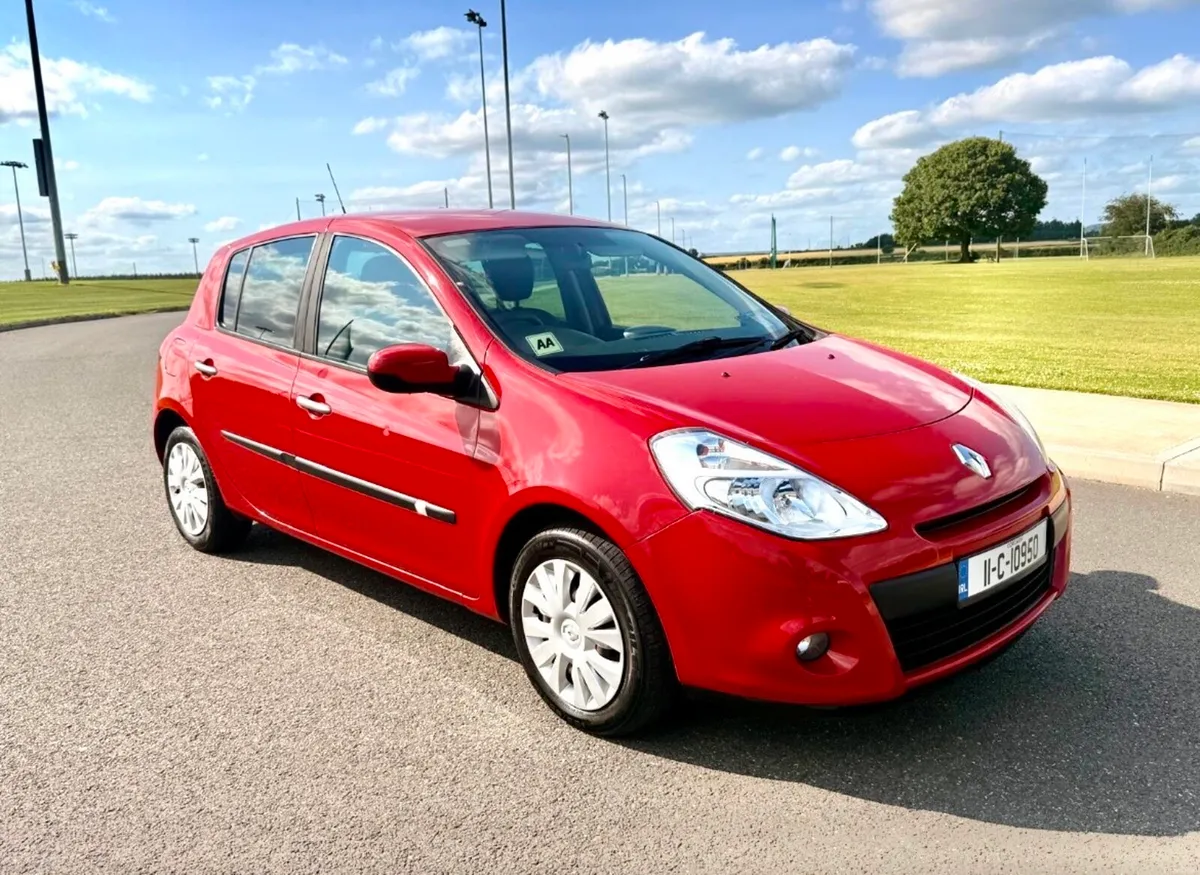11 Renault Clio 1.5dci New Nct & Taxed €2895 - Image 1
