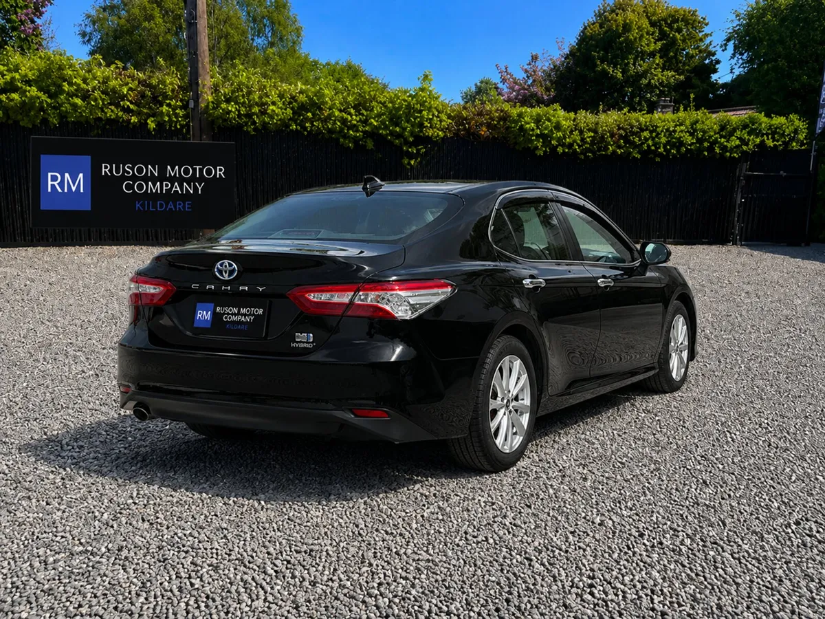 21 Toyota Camry 2.5 Hybrid - Image 5