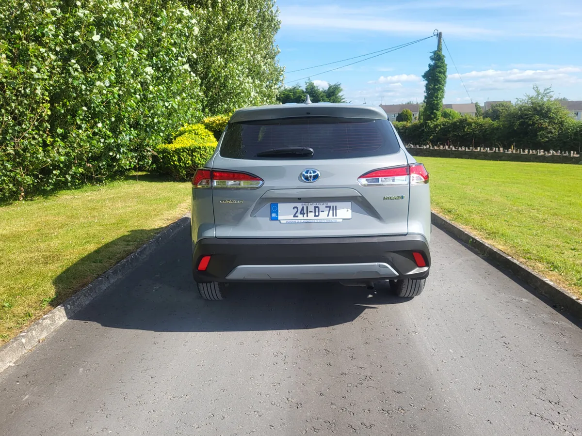 Toyota Corolla  Cross.   Hybrid - Image 3