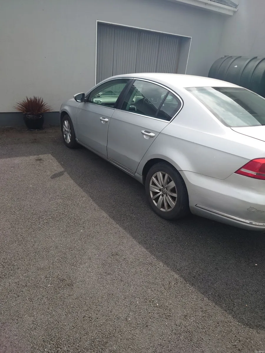 Volkswagen Passat 2013 - Image 3