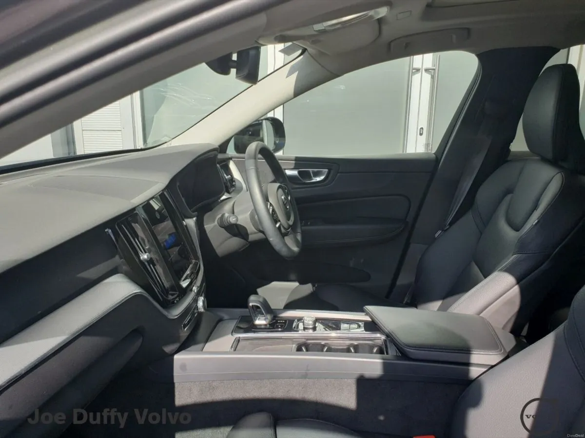Volvo XC60 T6 Recharge PHEV 350hp AT8 Plus Dark - Image 6