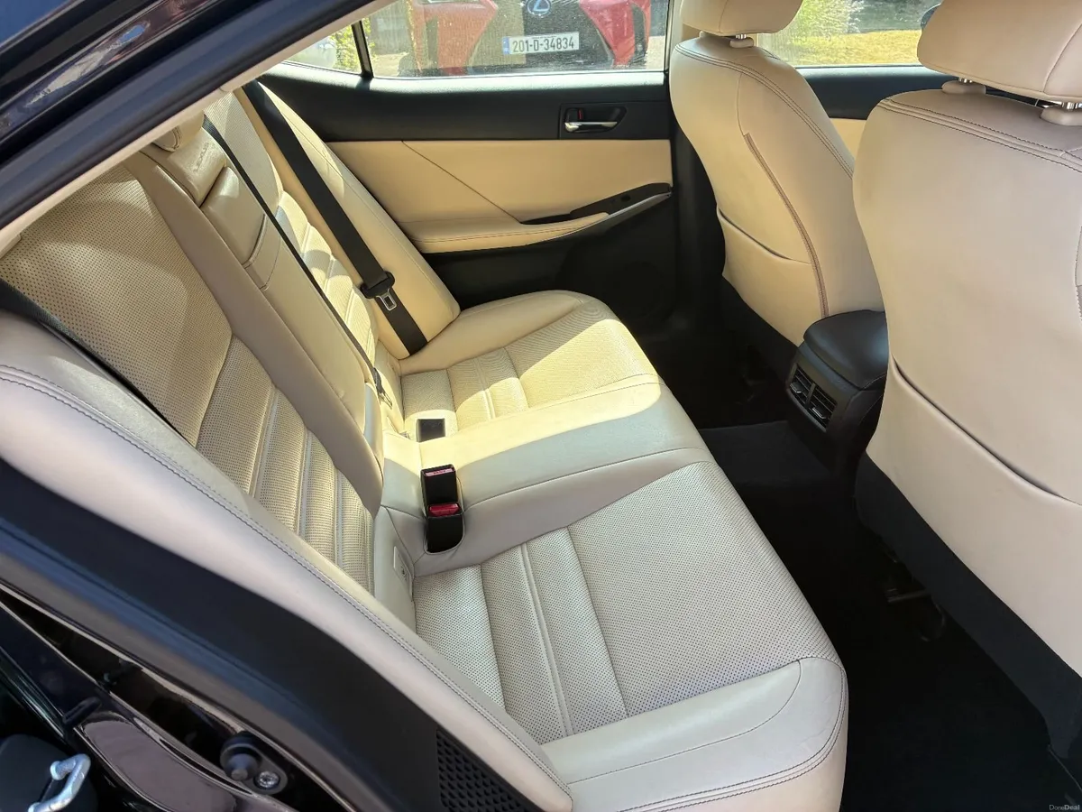Lexus IS 2014 - Image 2