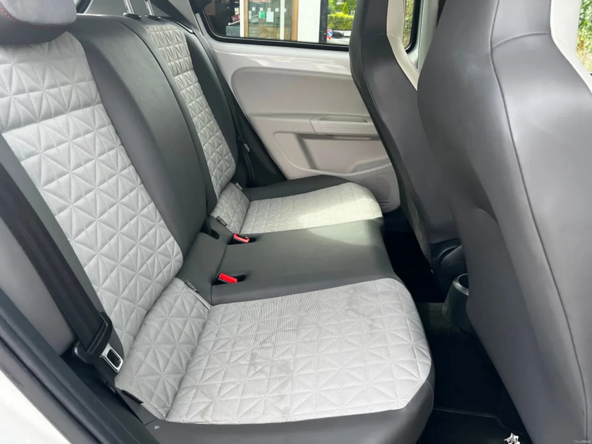 Volkswagen up! 1.2 AUTOMATIC    BEATS SPEC - Image 4