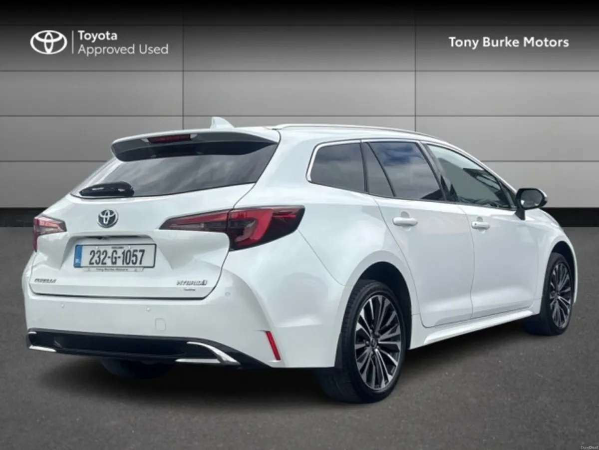Toyota Corolla Estate Tourer SOL Edition - 1.8 Hyb - Image 2