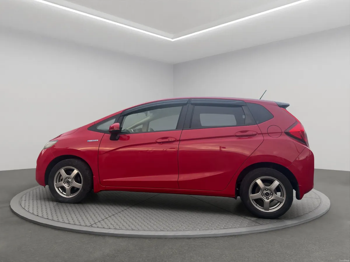 Honda Fit 2015 1.5 Hybrid Auto/ New Nct / warranty - Image 5