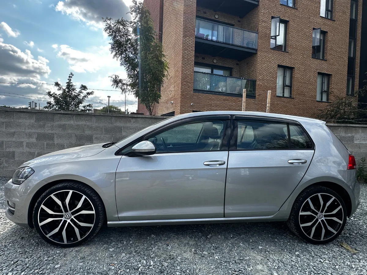 Volkswagen Golf 2015 Highline automatic - Image 2