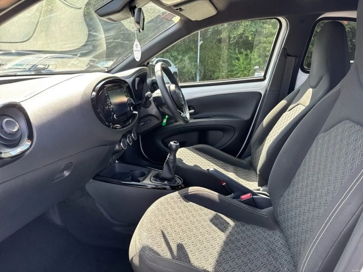 Toyota Aygo X AYGO-X 1.0 DESIGN - Image 6