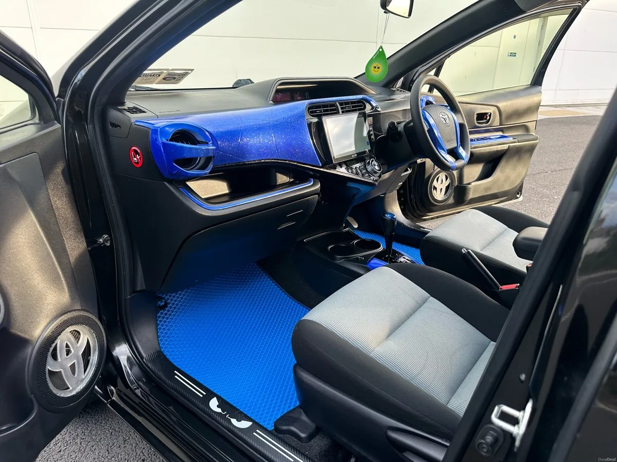 TOYOTA AQUA - Image 6