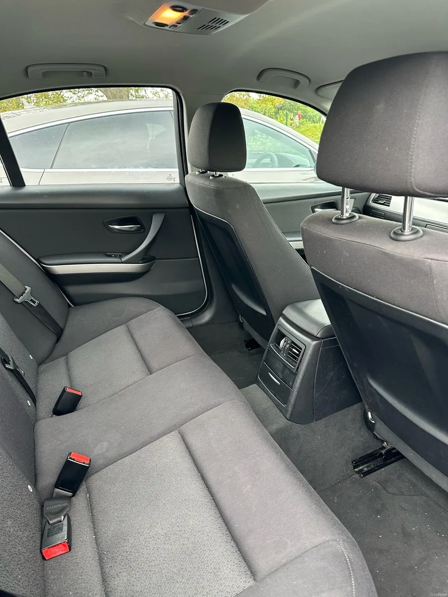 Car - Image 4