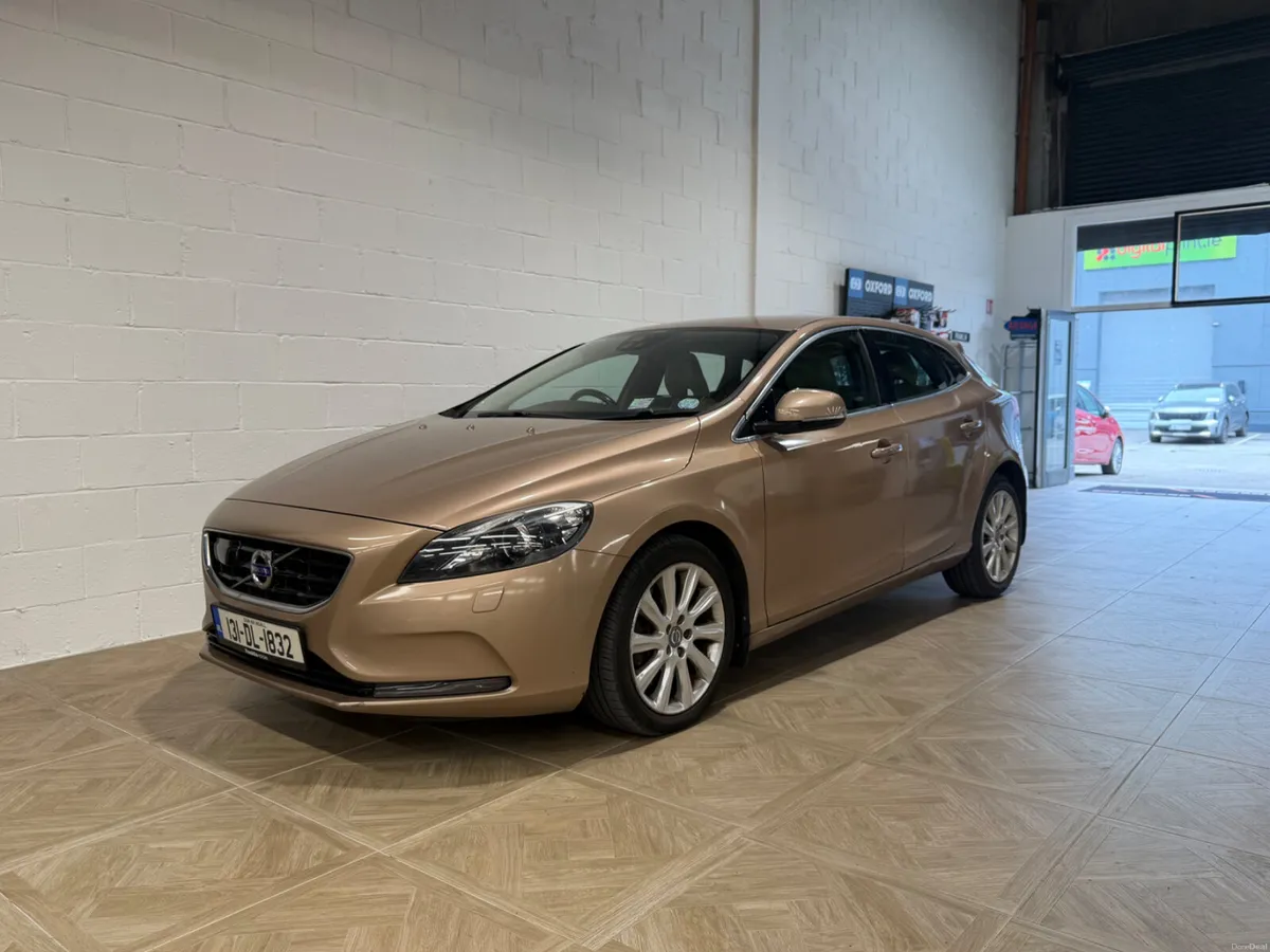 Volvo V40 2013 SE LUX - Image 4