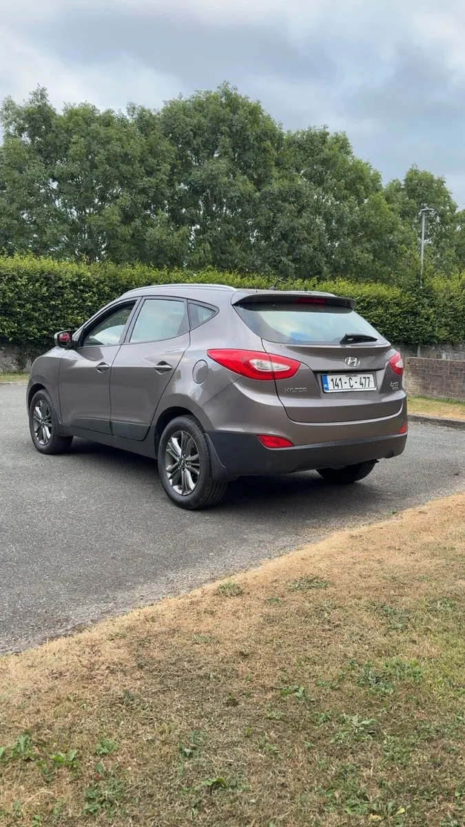 2 Hyundai ix35 - Image 4