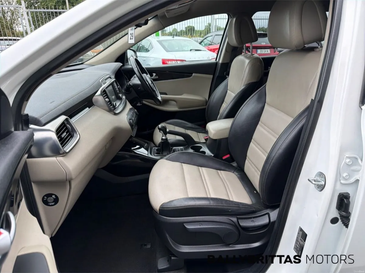 Kia Sorento Platinum 2WD - Image 6