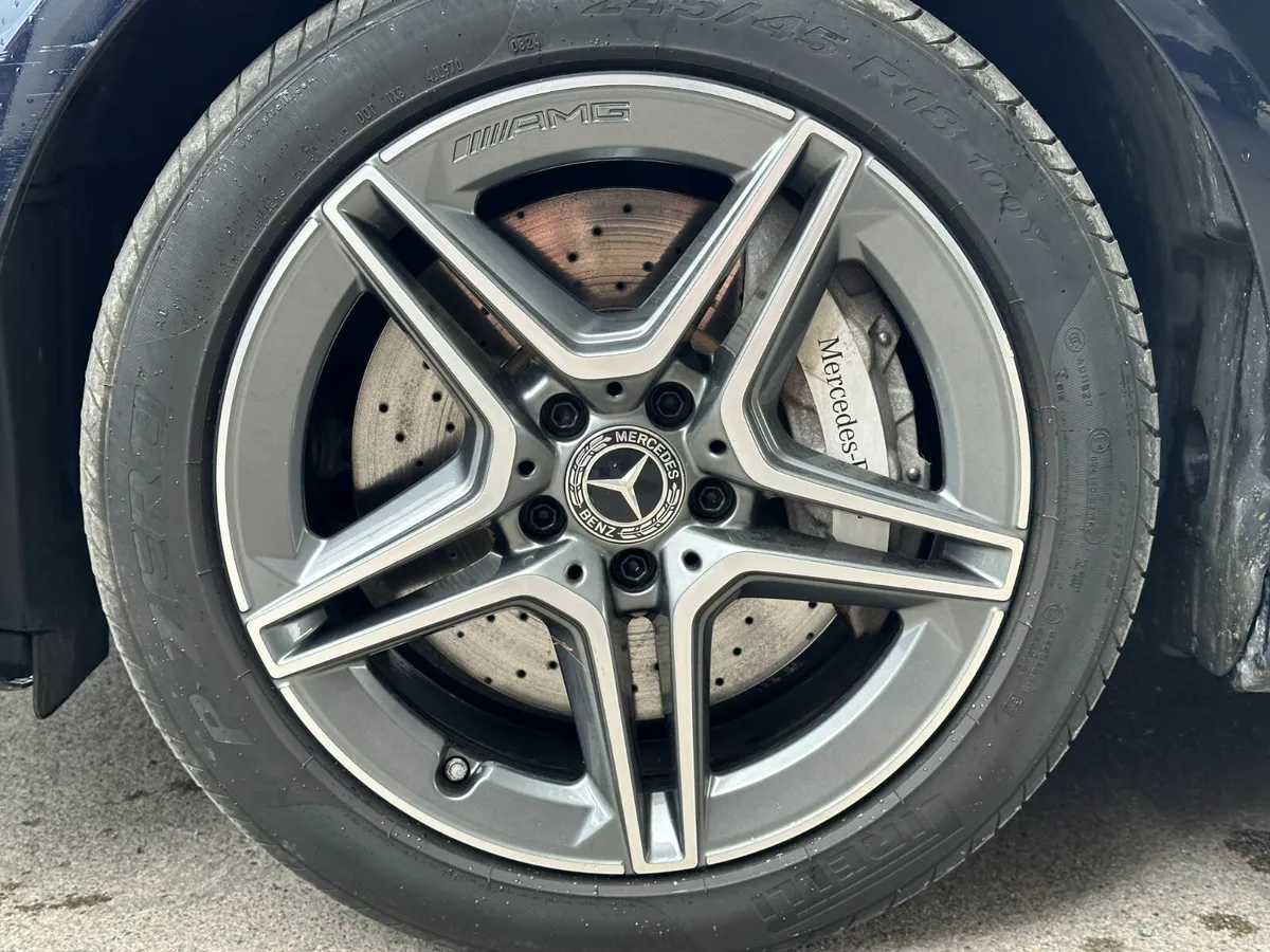 Mercedes-Benz E 300 de PHEV AMG Line - Image 4