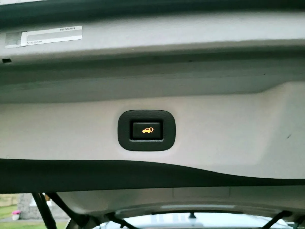 2017 Nissan XTrail 7 seater- parking camera - Image 6