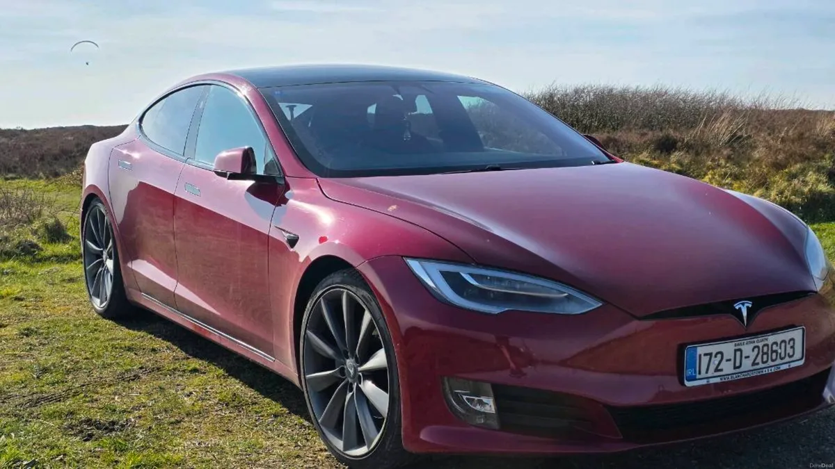 Tesla model S 75D Ultra red - Image 1