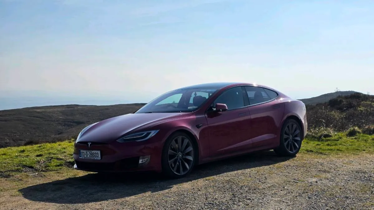 Tesla model S 75D Ultra red - Image 3