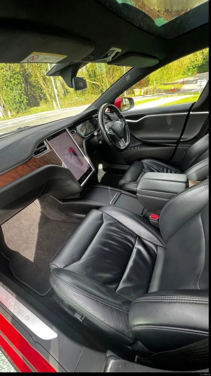 Tesla model S 75D Ultra red - Image 6