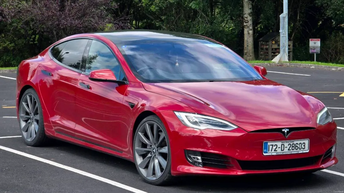 Tesla model S 75D Ultra red - Image 4