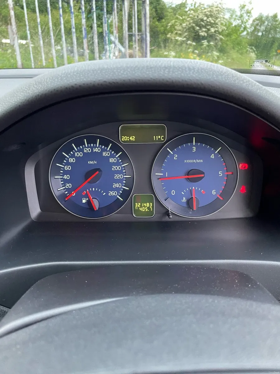 Volvo C30 R-design open to offers - Image 3