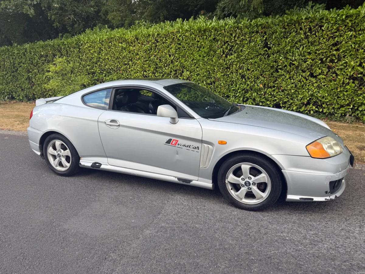 2004 Hyundai Coupe - Image 2