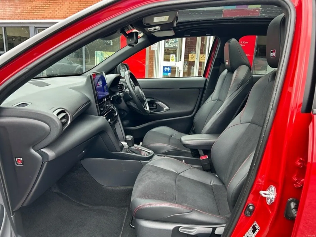 Toyota Yaris Cross GR SPORT - Image 6