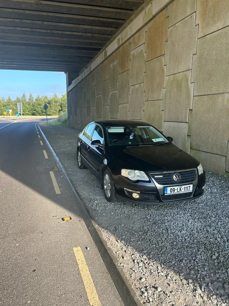 Volkswagen Passat - Image 1
