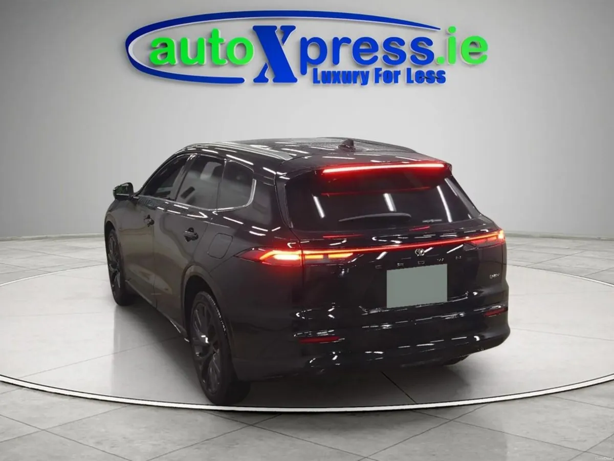 Toyota Crown NEW 4WD ESTATE, Hybrid, - Image 3