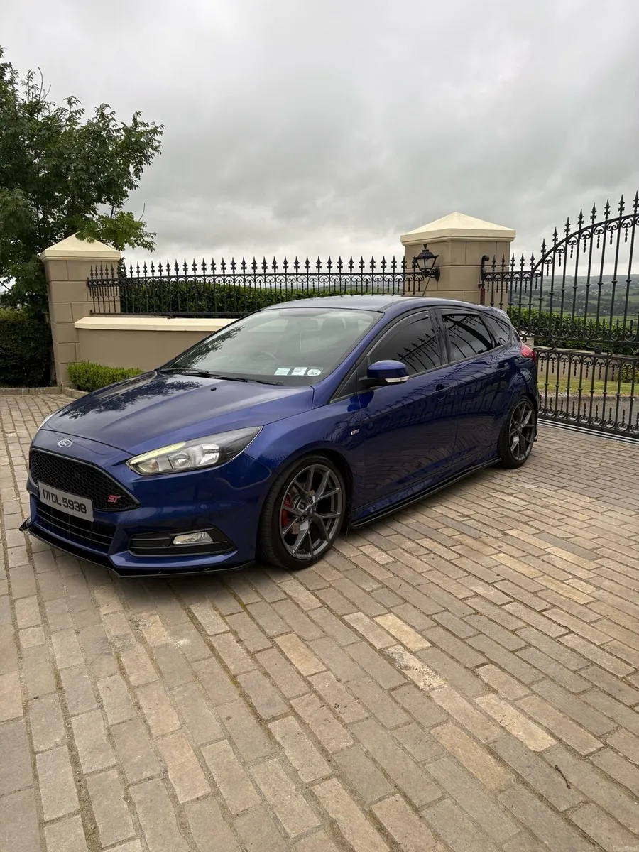 2017 Ford Focus - Image 2