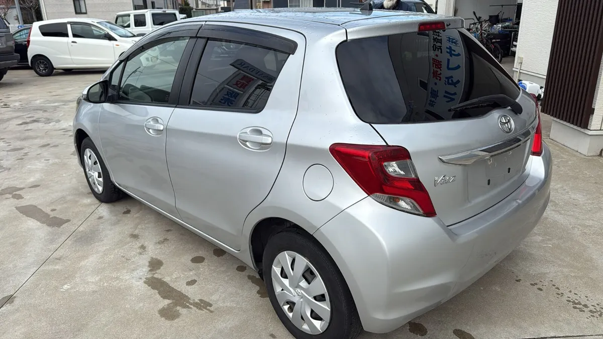 Toyota Vitz 2016 fresh nct - Image 3