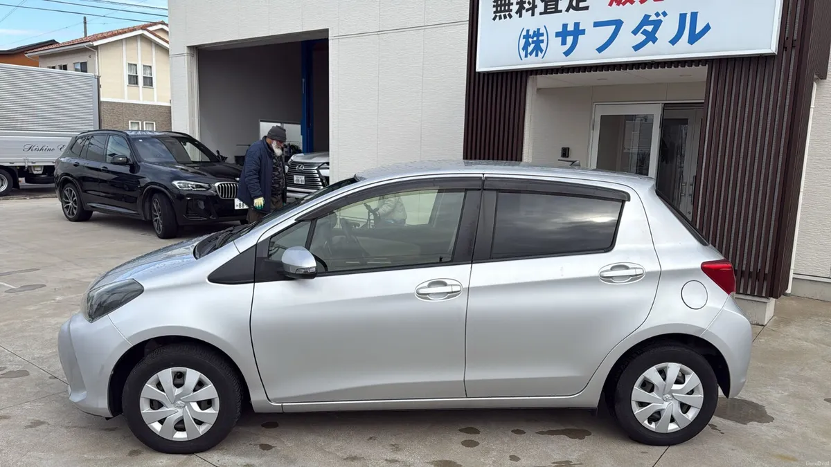 Toyota Vitz 2016 fresh nct - Image 5