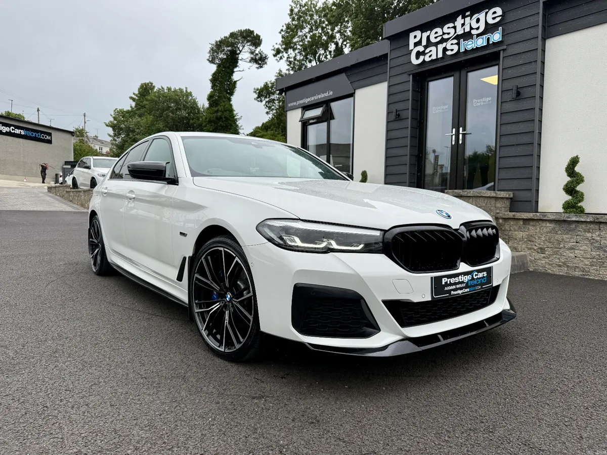 221 BMW 530E M SPORT,M PERFORMANCE KIT,ALPINEWHITE - Image 3