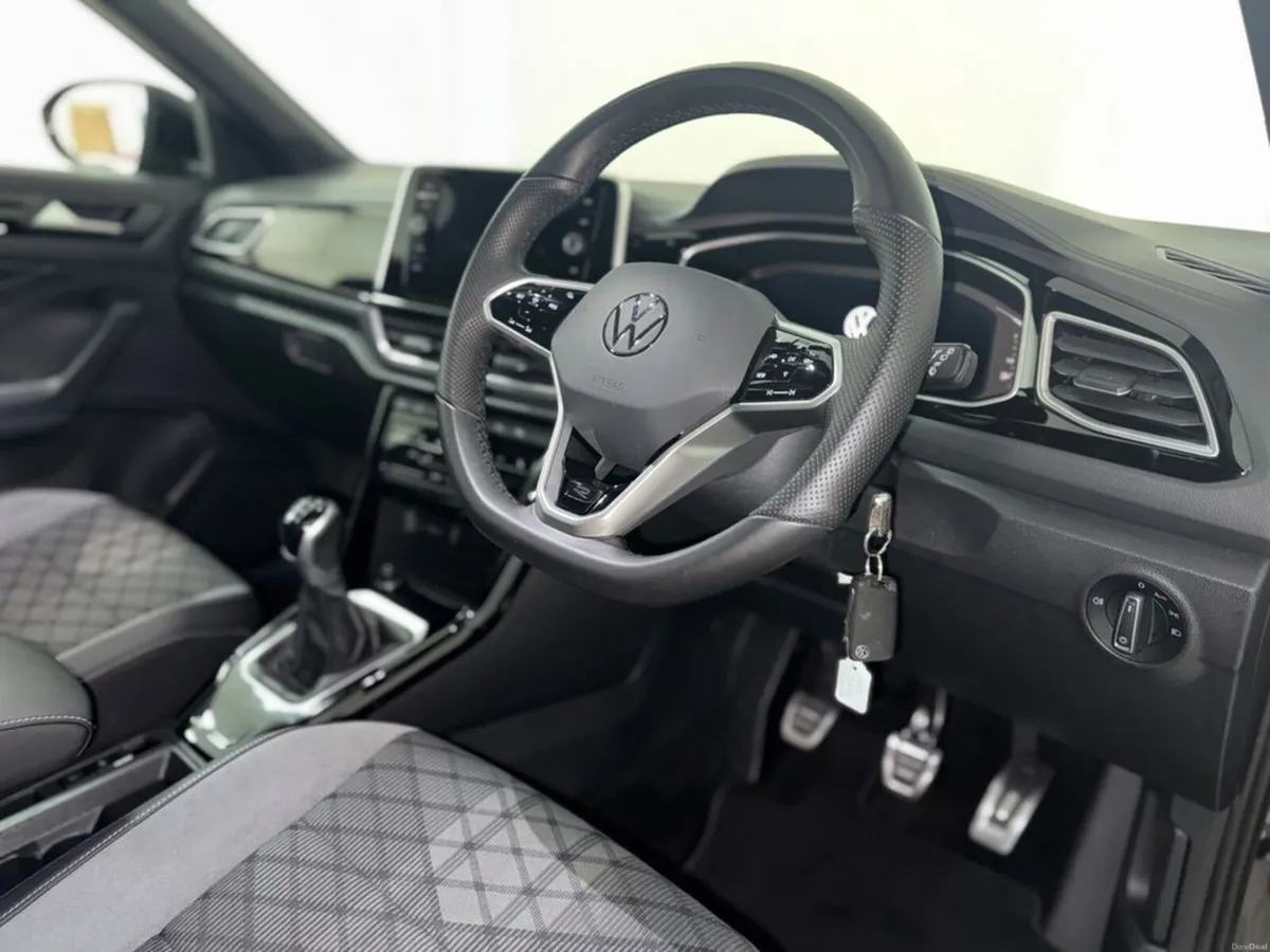 Volkswagen T-Roc R LINE 1.0 TSI M6F 110HP 5DR - Image 2
