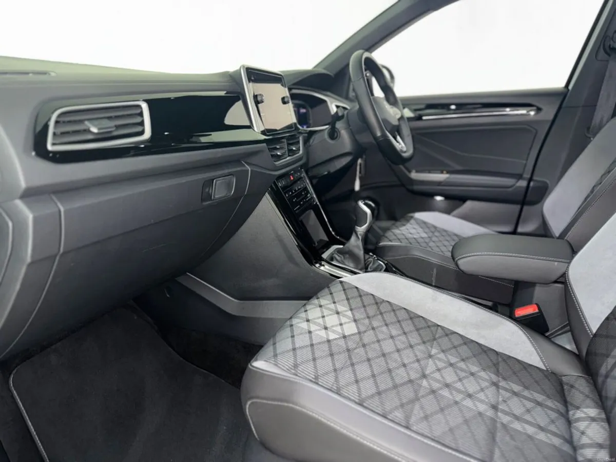 Volkswagen T-Roc R LINE 1.0 TSI M6F 110HP 5DR - Image 3