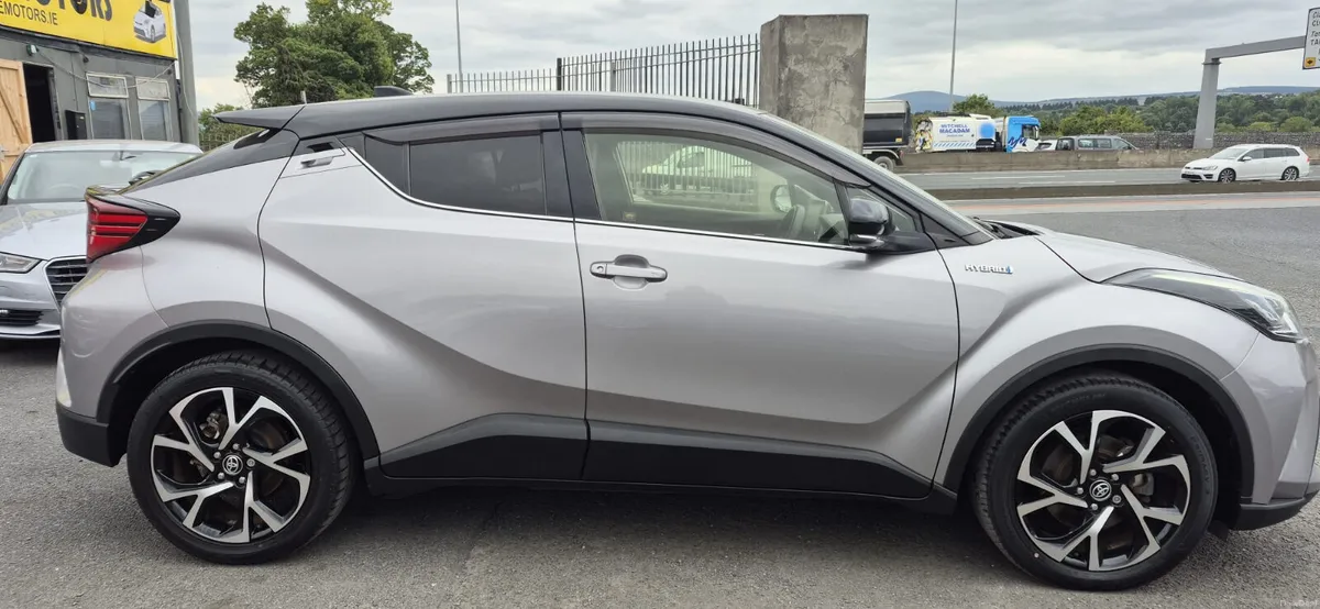 TOYOTA C-HR G - Leather Specs - Image 5