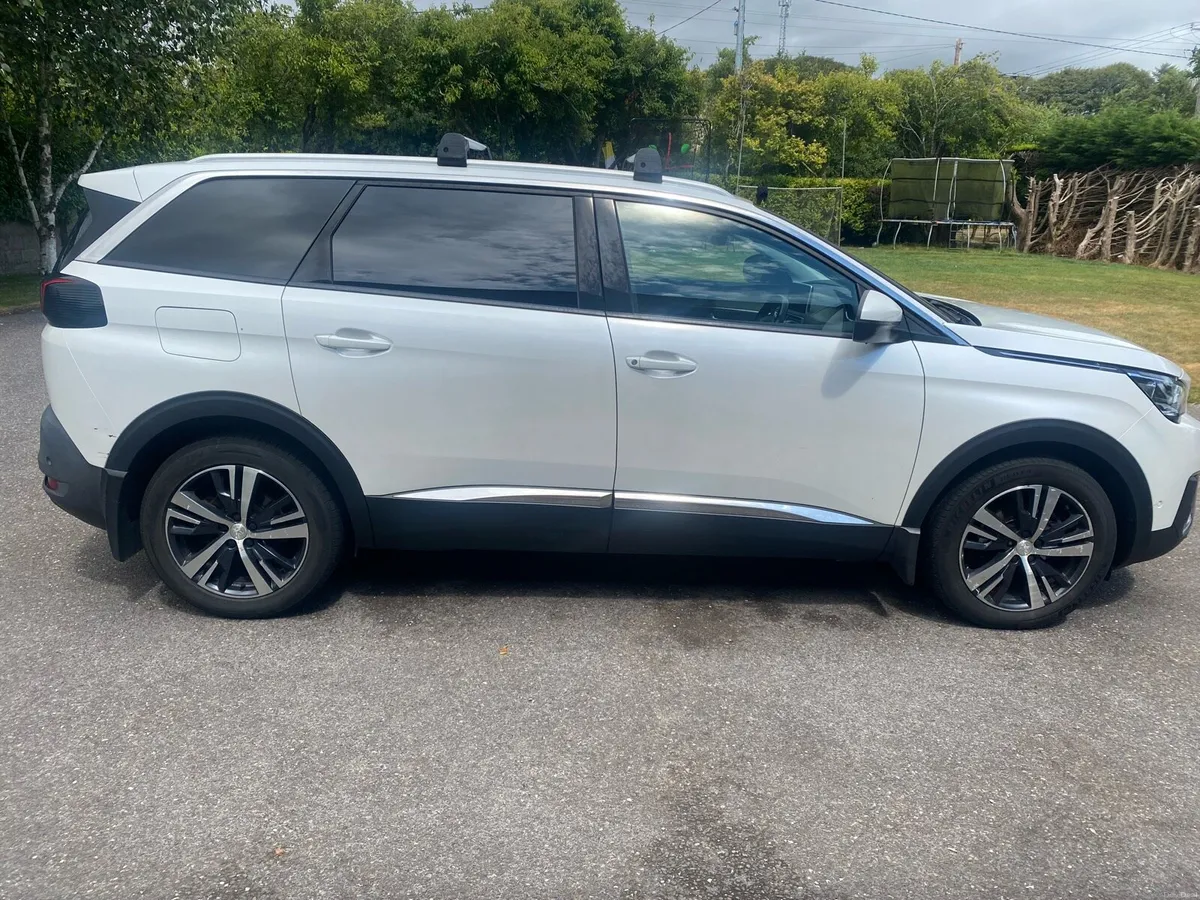 Peugeot 5008 Allure 1.6 Blue HDI 120 4 - Image 2