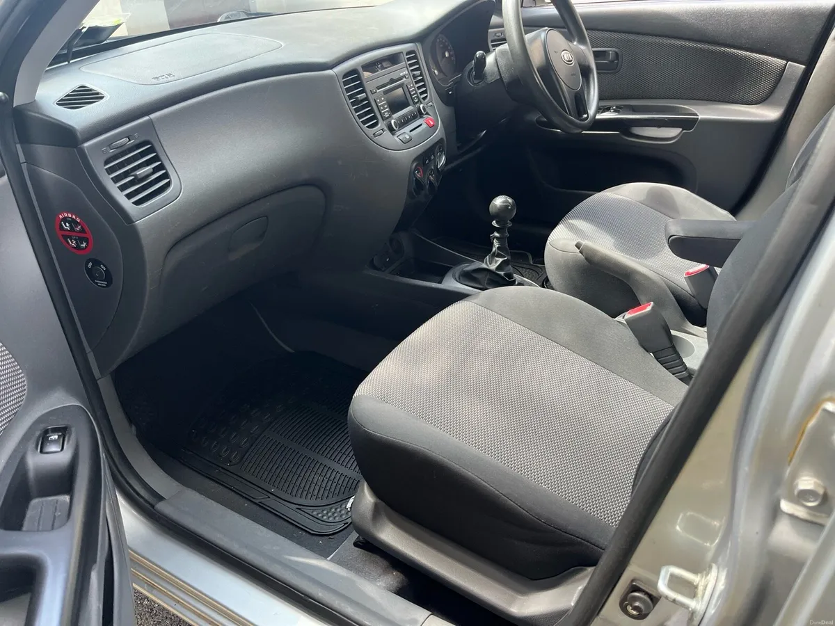 Kia Rio 138 kms - Image 2