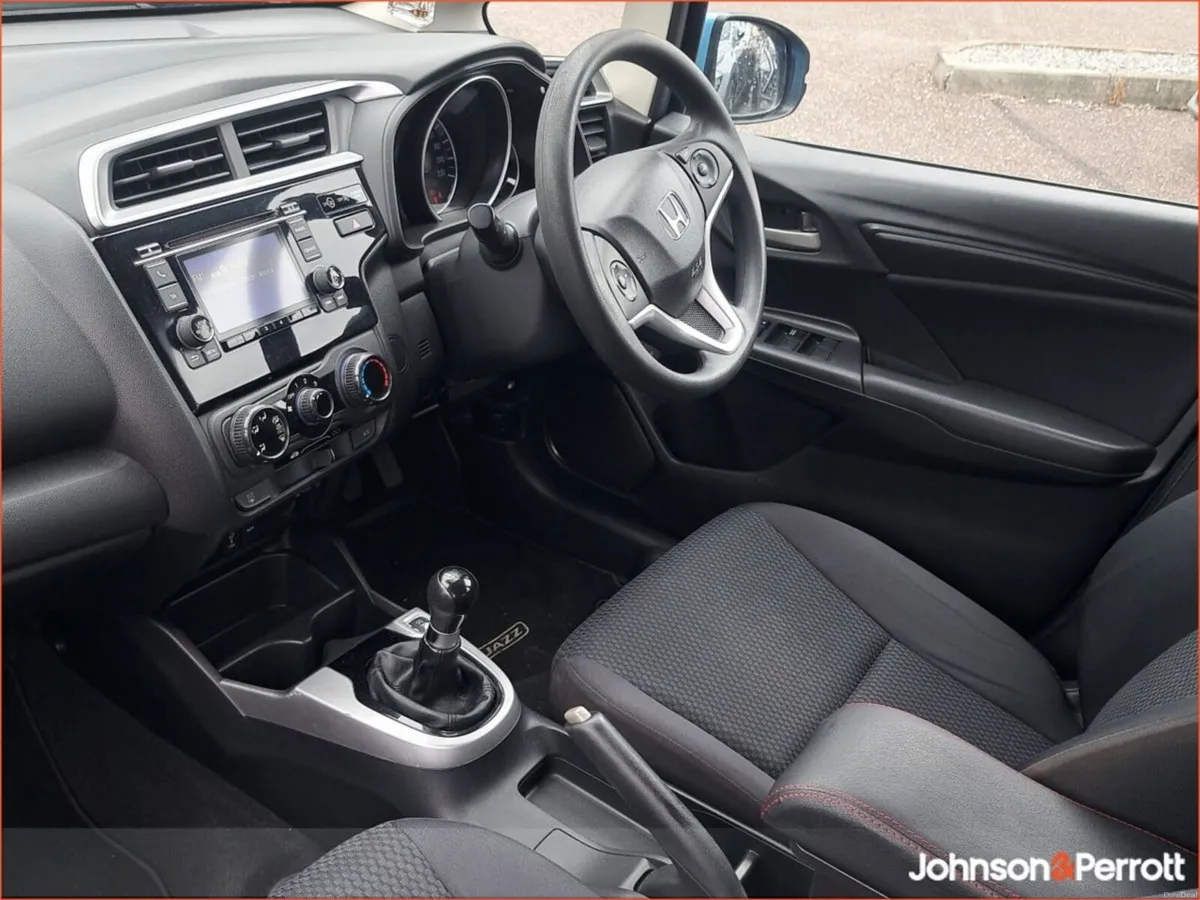 Honda Jazz 1.3 i-VTEC SE - Image 3